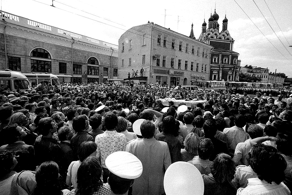 42 года назад в Москве простились с Владимиром Высоцким8
