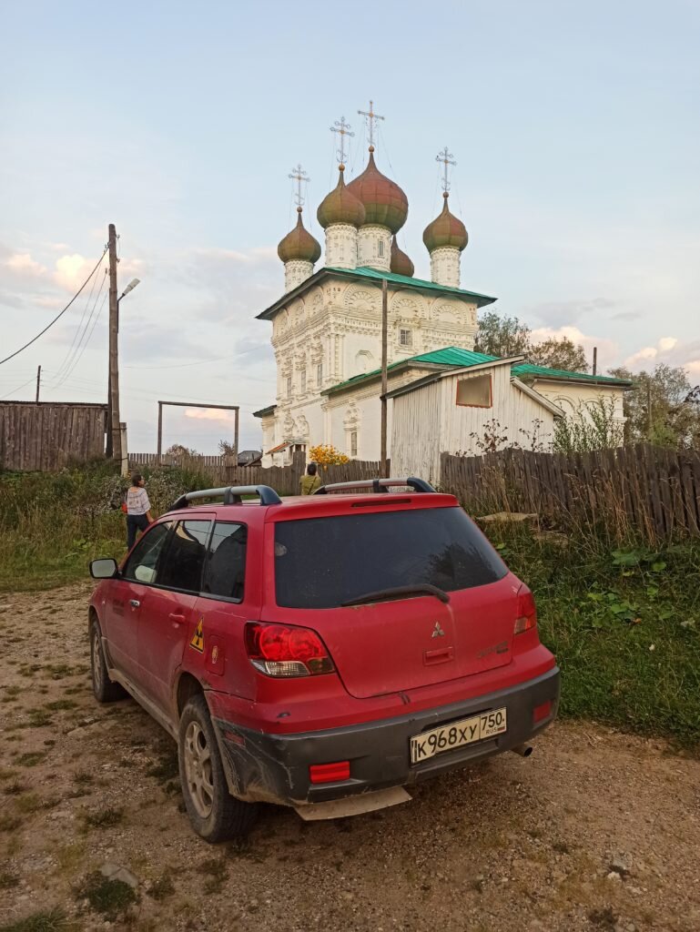 Экспедиционный «Красный просвещенец» у цели. Фото Алексея Паевского, август 2021 года