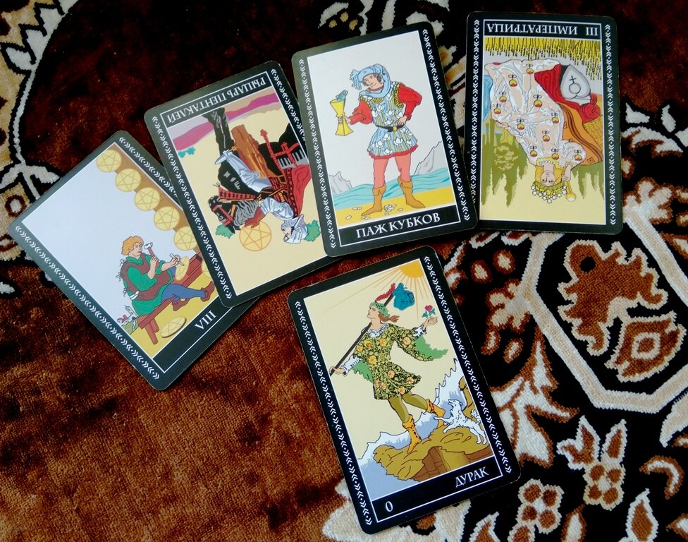 Таро для Близнецов на ближайший месяц