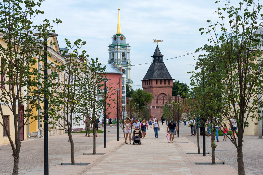 Улица Металлистов — пешеходная улица в Туле, одна из древнейших в городе