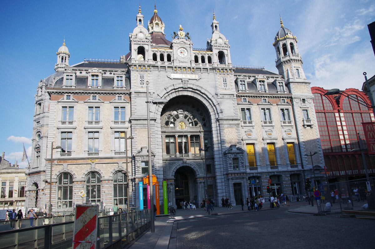 Вокзал Антверпена (галерея - стрелка вправо).