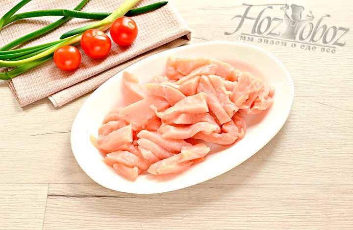 Измельчаем филе.