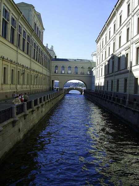 Санкт-Петербург. Фото с сайта https://izi.travel/en/9359-zimnyaya-kanavka/ru