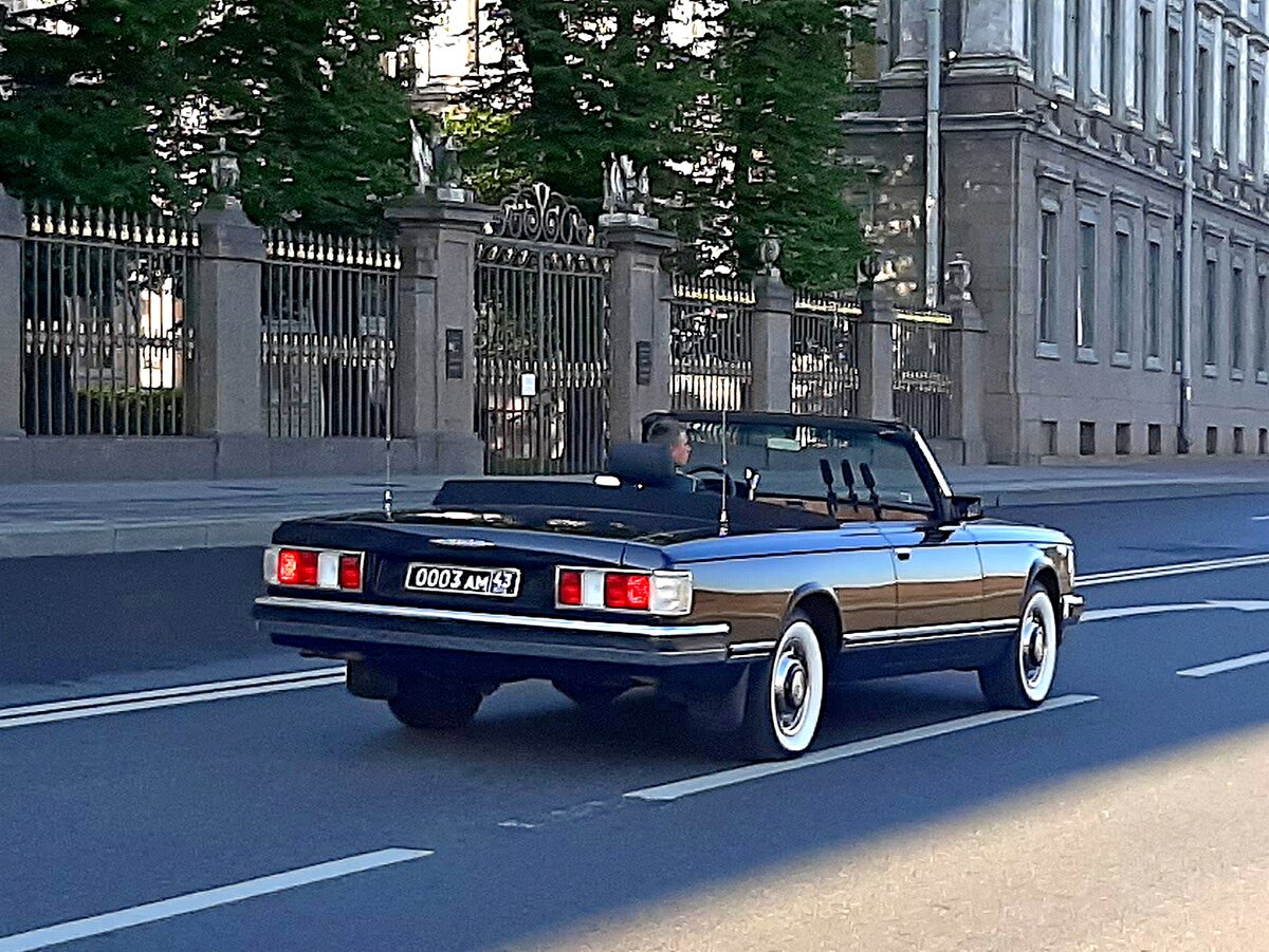 Запасной парадный лимузин кабриолет ЗИЛ перед парадом Победы 2020, Санкт-Петербург. Фото автора блога