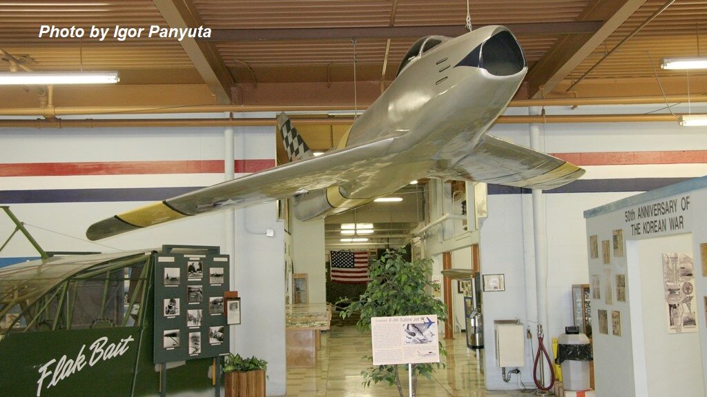 Макет самолёта F-86 Sabre в экспозиции авиамузея на AFB Travis, посвящённой войне в Корее 1950-1953