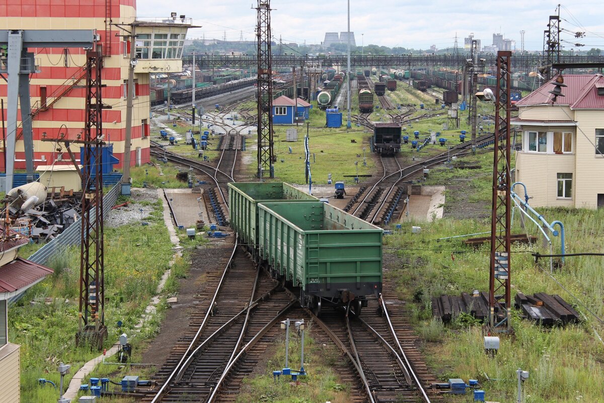 Маневровый путь. Станция Иваново сортировочная. Сортировочная станция РЖД. Сольвычегодск сортировочная горка. Сортировочная горка РЖД.