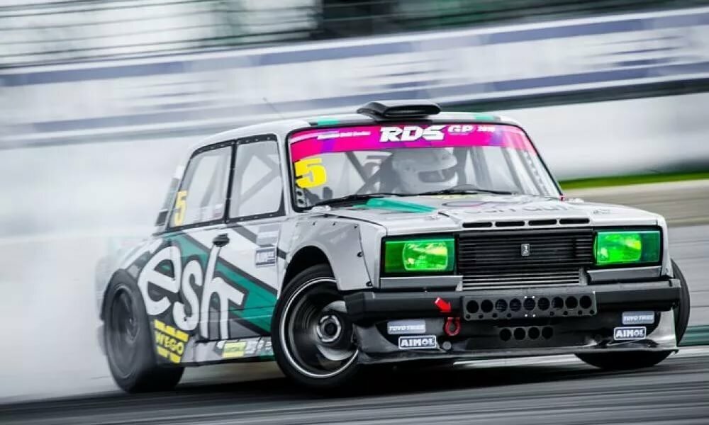 Источник: https://yandex.ru/images/search?from=tabbar&text=жигацарь%20до%20аварии&pos=19&img_url=https%3A%2F%2Fsun9-46.userapi.com%2Fc847221%2Fv847221068%2F1285c0%2F5aolRYmDby4.jpg&rpt=simage