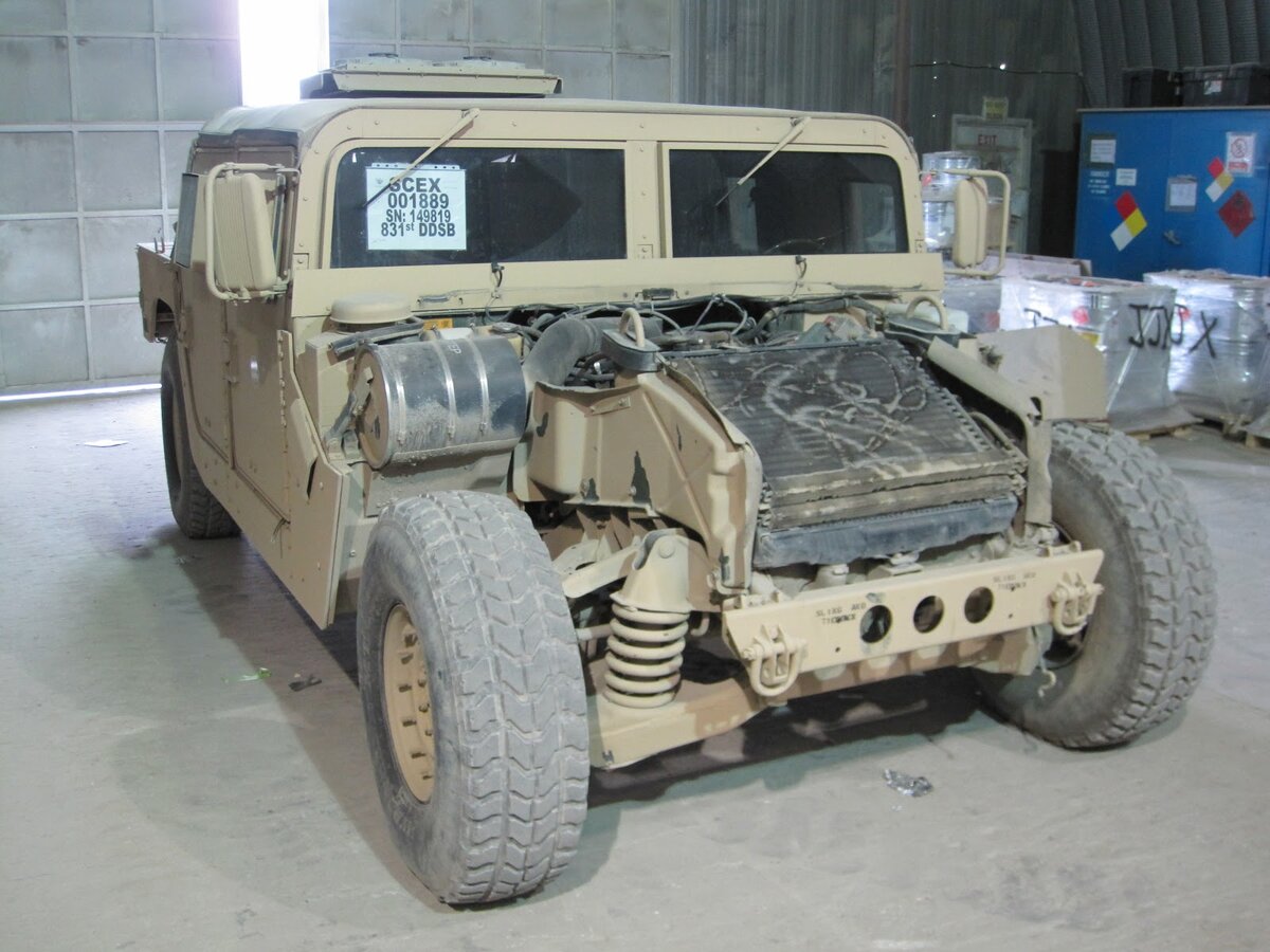 HMMWV M998 без капота