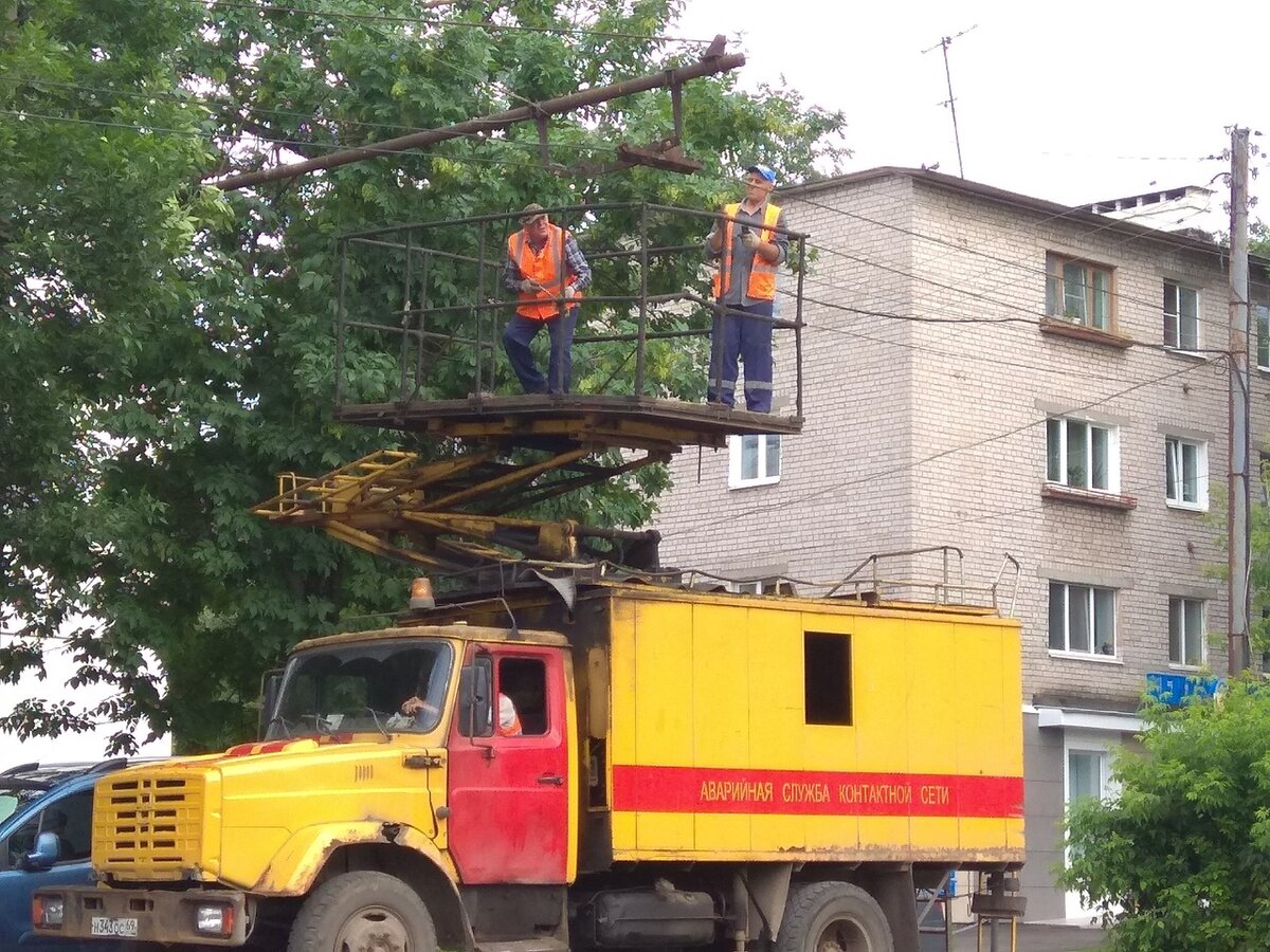 Что нам стоит сеть порезать. В Твери уничтожают троллейбус | Мир городского  транспорта | Дзен