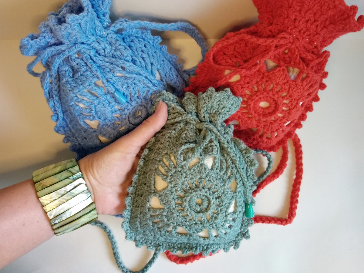 Микро-сумочки, связанные крючком