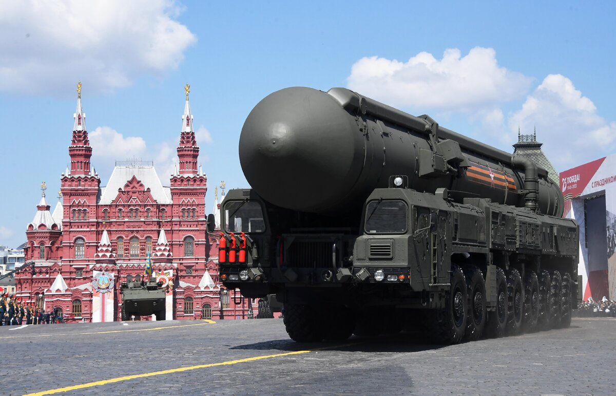 Стратегический ракетный комплекс PC-24 "Ярс" во время парада на Красной площади - Фото: EPA/TASS