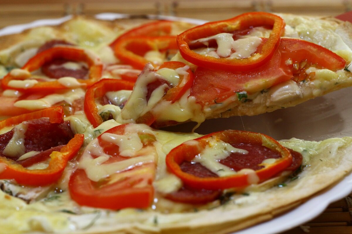 Быстрая пицца на сковороде. Ленивая пицца на сковороде. Пицца на сковороде. Пицца за 5 мин. Пицца за 5 мин.