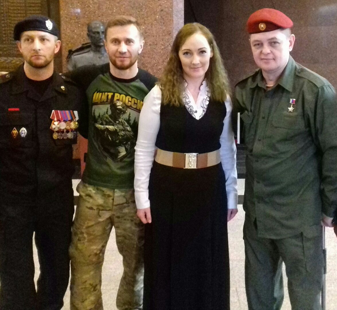 Фото из личного архива Юлии Степной.
Творческий вечер "Мы родом из спецназа" в музее Победы. 
На фото: Владимир Смолянинов, ветеран СОБР "Рысь", кавалер ордена Мужества. Сергей Ефимов, ветеран СОБР "Рысь", поэт. Игорь Задорожный, ветеран спецназа ВВ МВД РФ, Герой России.