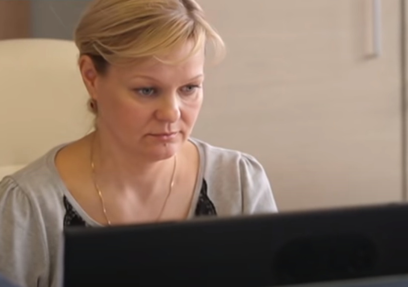 Вера работает в банке бухгалтером