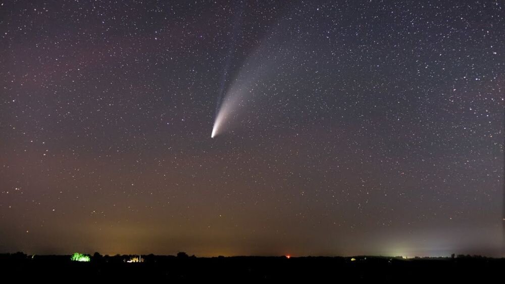 Где сегодня можно увидеть комету в россии. Комета 2020 NEOWISE. С 2020 f3 NEOWISE. Комета Нео Вайс 2020. Комета c/2020 f3 (NEOWISE).