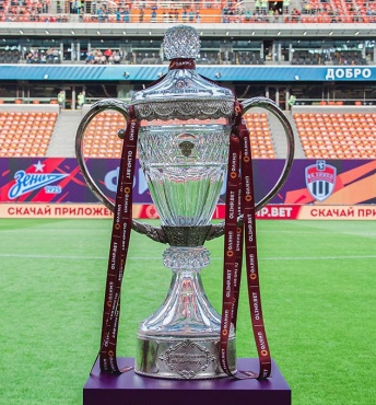 Кубок России по футболу, который разбили. Источник фото: Instagram