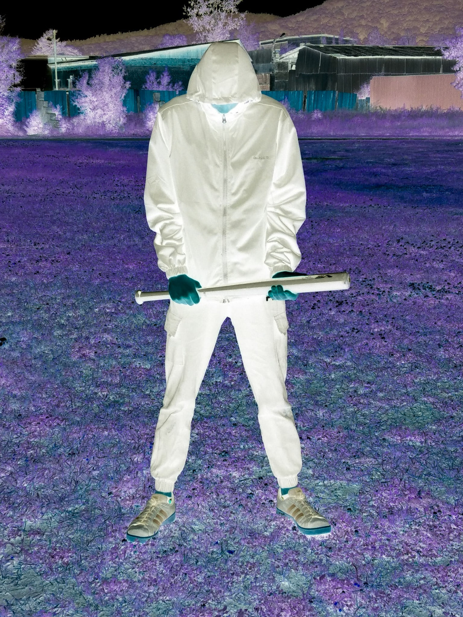 Подумал и решил а почему бы не сделать фотку встал сфотал сделал отредачил вуаля 