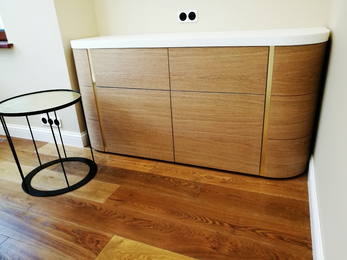 КОМОД В НИШЕ ГОСТИНОЙ