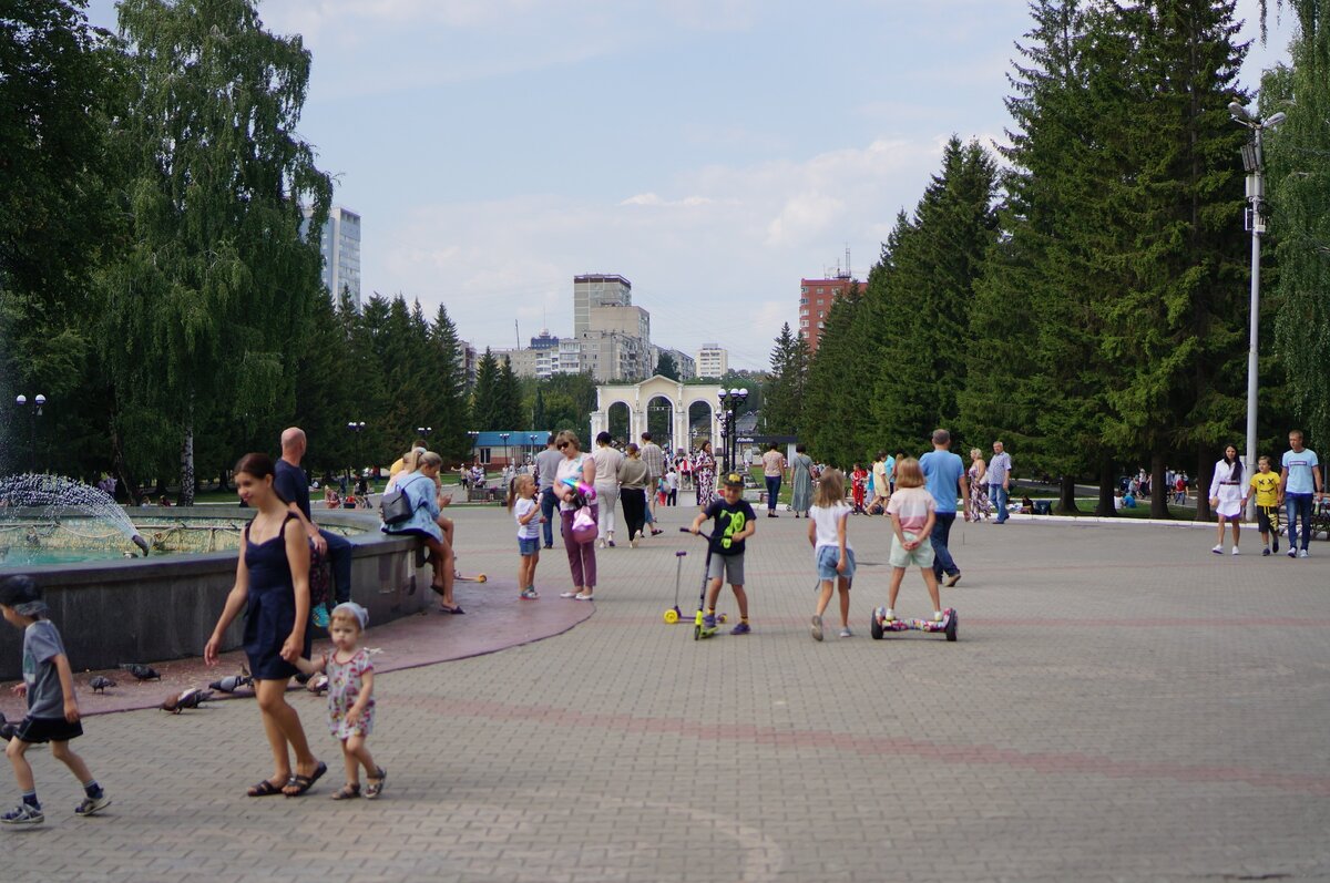Центральная улица парка ЦПКиО