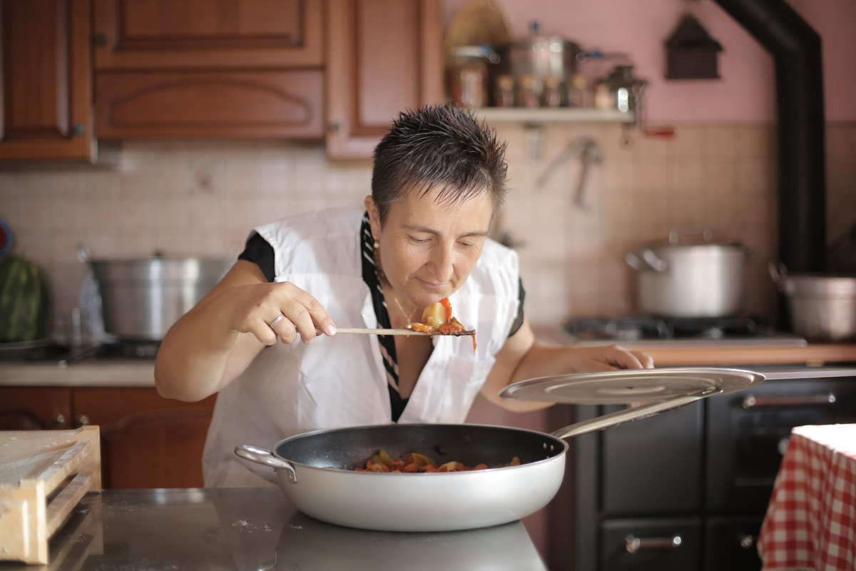 Почему так вкусно пахнет. Приготовление еды. Запах пищи. Процесс приготовления пищи. Запах блюда.