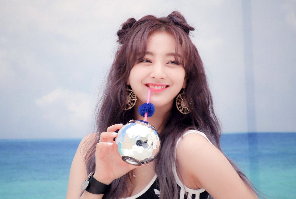 Jihyo swimsuit