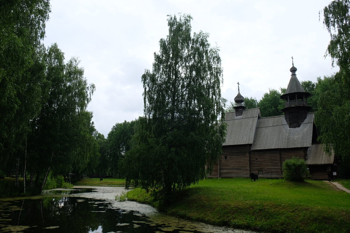 Первая церковь, которую мы увидели со входа - Церковь Всемилостивого Спаса (1712 г.)