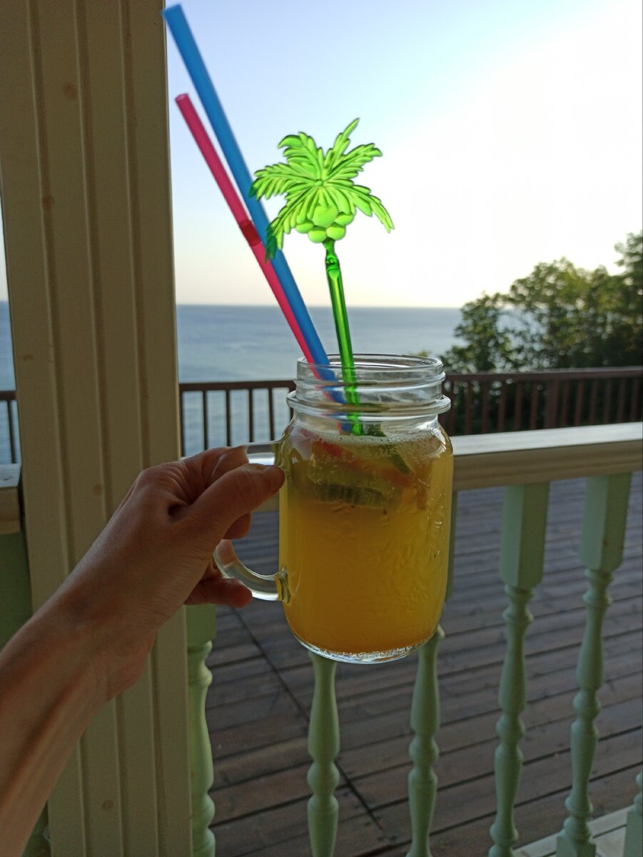 Лимонад с видом на море