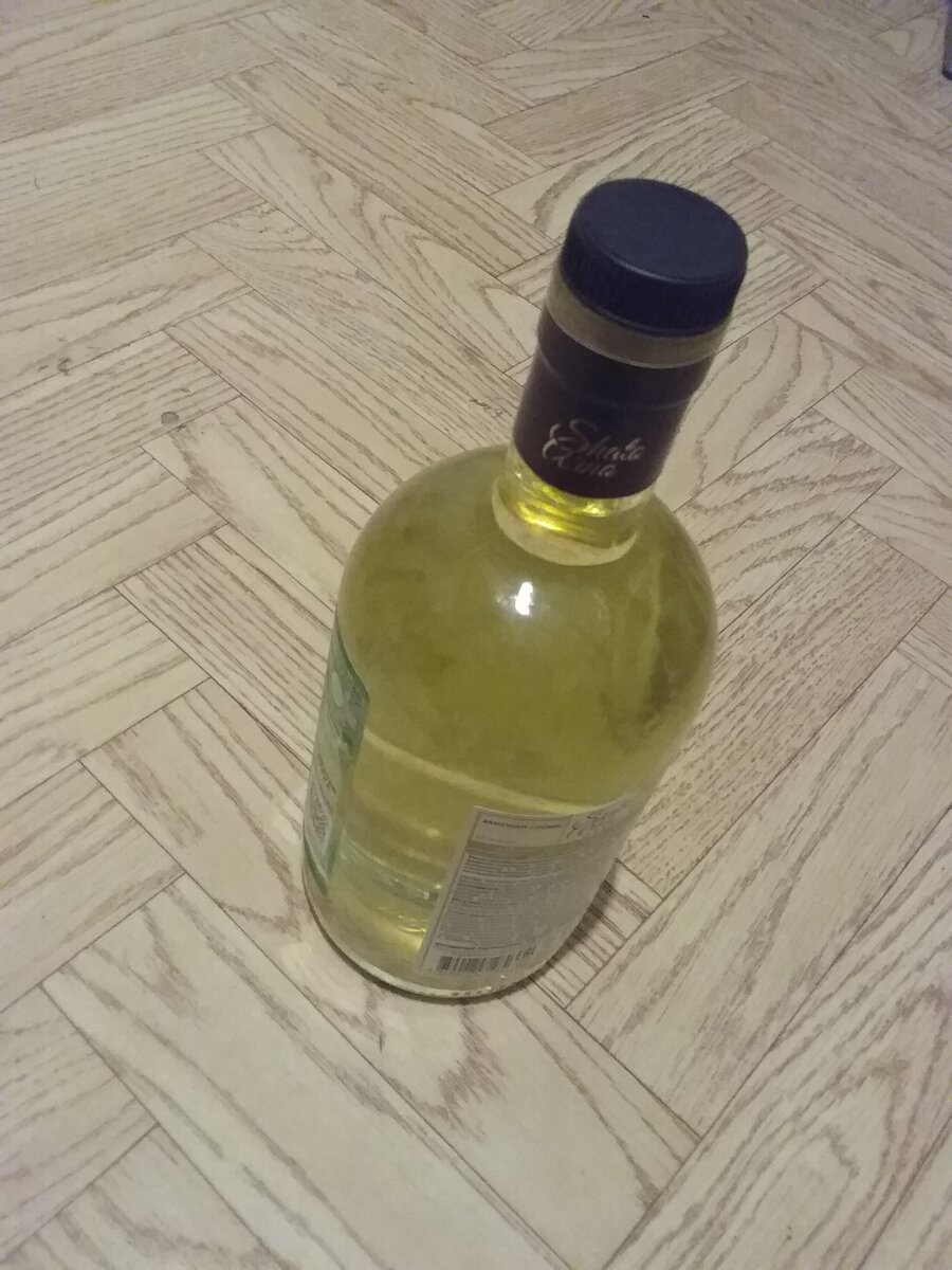 1. Наливаем продукт в бутылку с пробкой