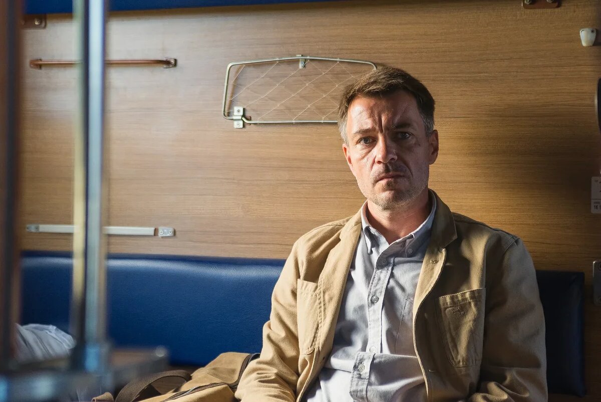 Кирилл Гребенщиков в сериале "Закрытый сезон", 2020г., реж. Дарья Полторацкая. Фото предоставлено телеканалом "Россия"