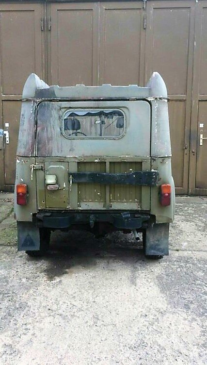 Задняя часть кузова армейского уАЗика.