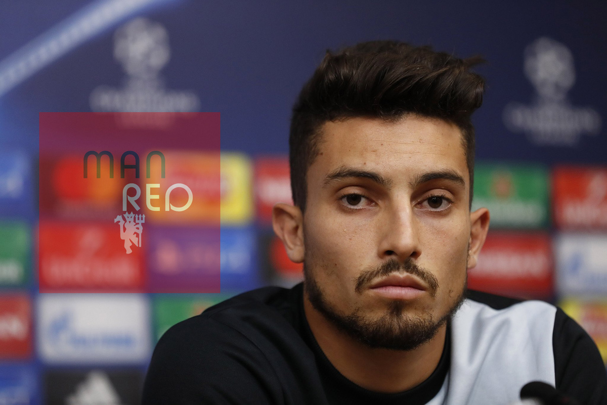 «Манчестер Юнайтед» хочет подписать левого защитника в ближайшие дни. Алекс Теллес - одно из трех имён в верхней части списка. Регилон - одно из имён, но он уже в «Тоттенхэме». 
«Юнайтед» сейчас ведёт переговоры с Теллесом. С «Порту» пока нет договорённости.

[Fabrizio Romano]