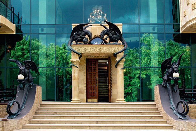 Главный вход