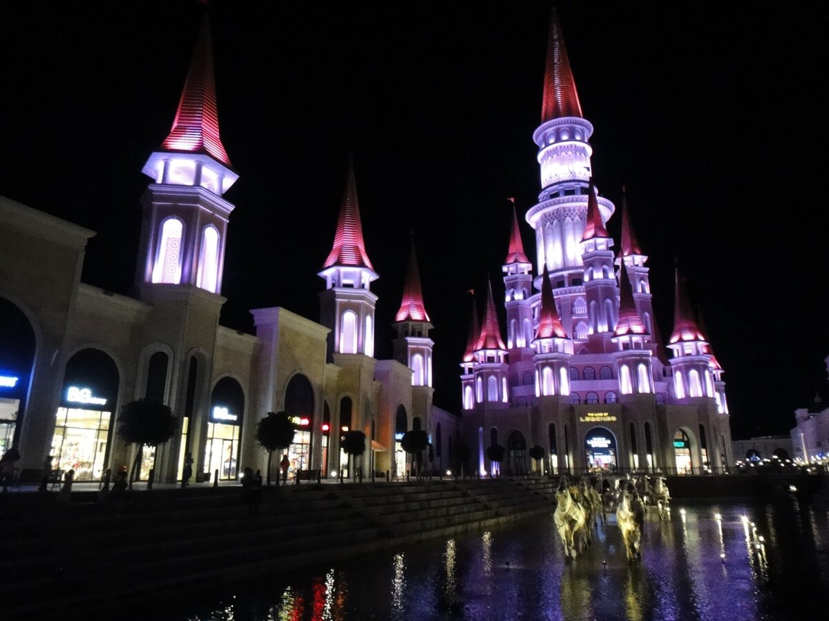 Парк развлечений The Land of Legends Theme Park