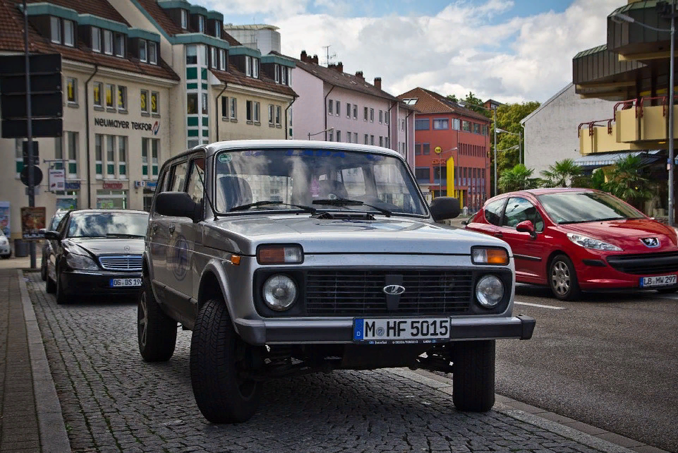 Наша нива на русском. Лада Нива в Германии. Лада Niva Германия. Lada Niva для Великобритании. Немецкая Лада Нива.