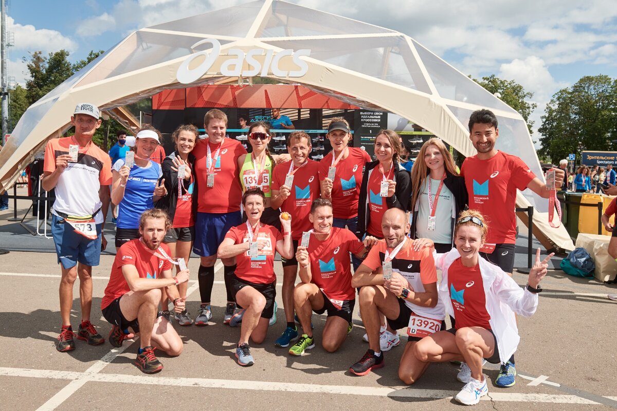 Команда ASICS FrontRunner на Московском полумарафоне (август 2020 г.)