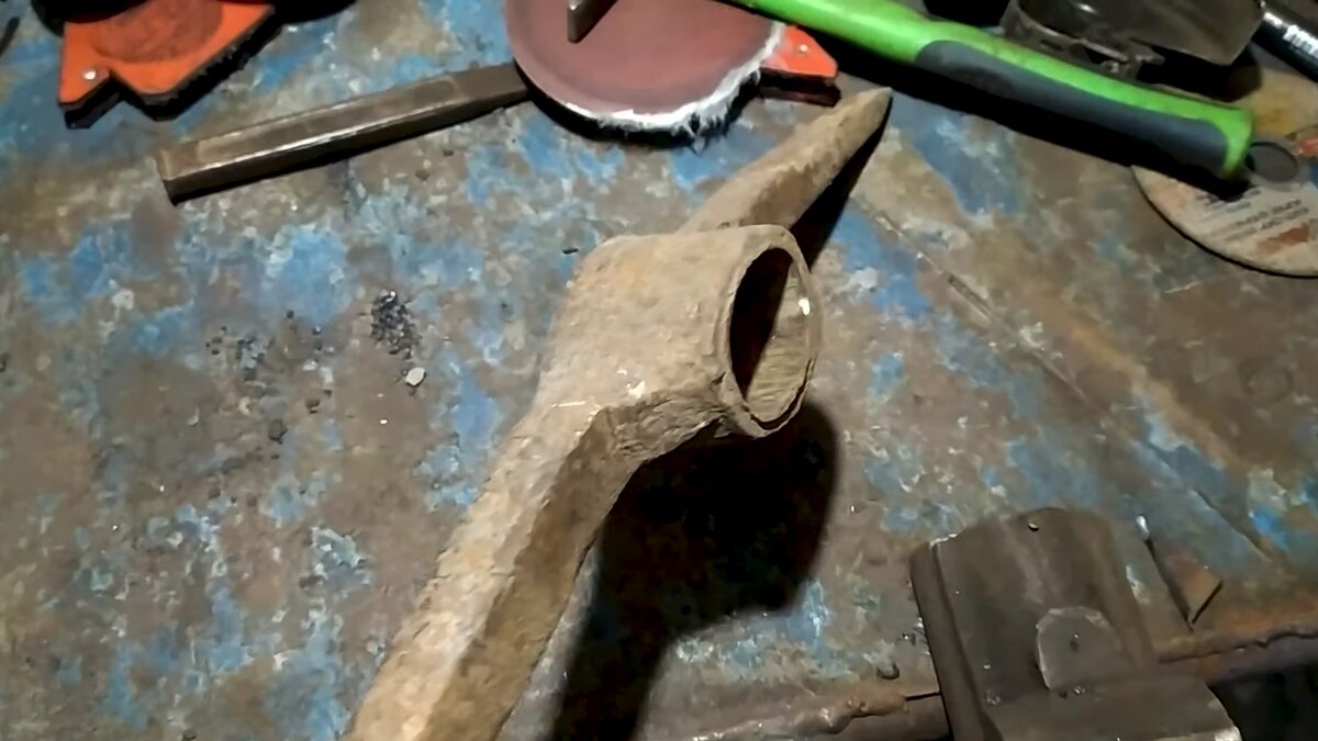 Дедовская кирка времен СССР (фото автора)