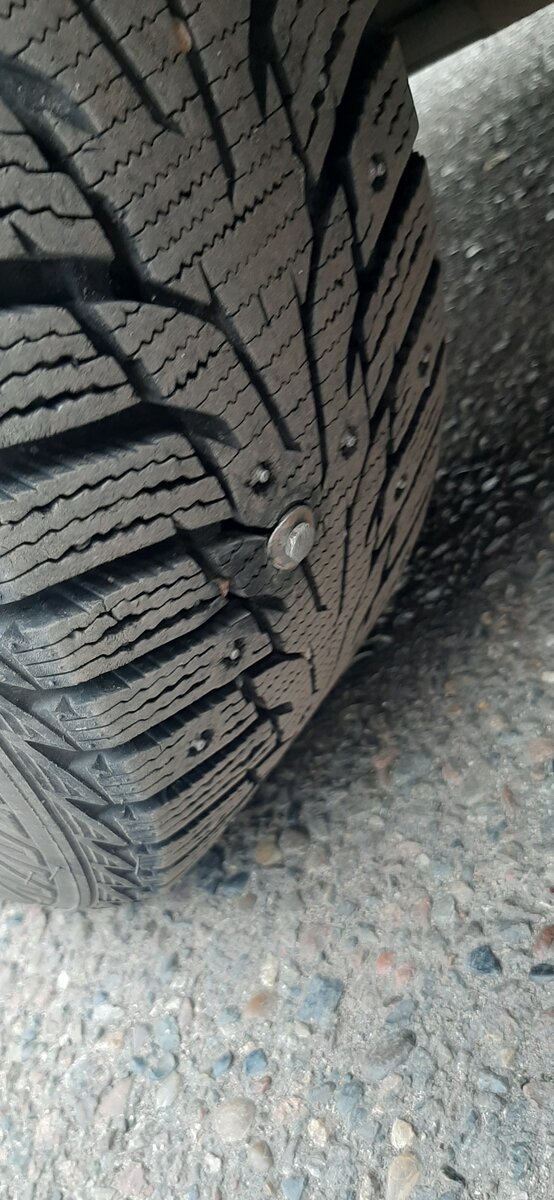 Случай из моей недавней практике. Я в место прокола вбил толстых гвоздь - помогло.