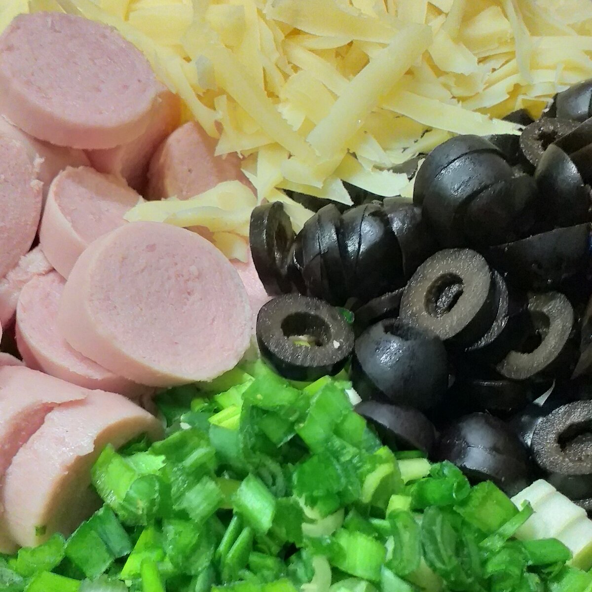 Нарезаем продукты для пирога