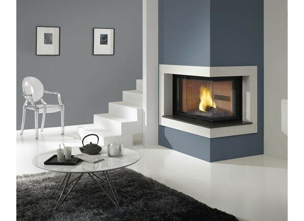           Угловой дровяной камин с большой двухсторонней топкой 