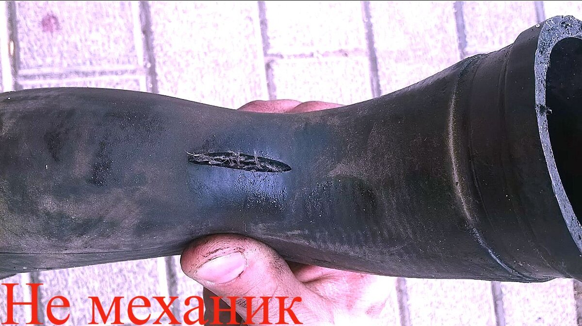 Эту трещину бывает тяжело увидеть.