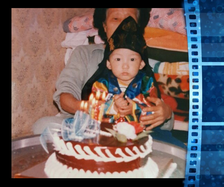 Актёр подписал фото: "Ханбок подходит с детства".