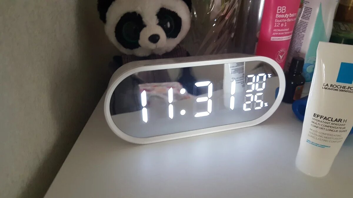 Часы, показывающие климат в доме.