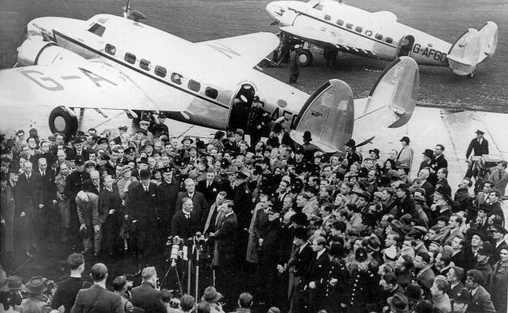 А.Н. Чемберлен одобряет начало войны. Картинка взята из открытых источников.