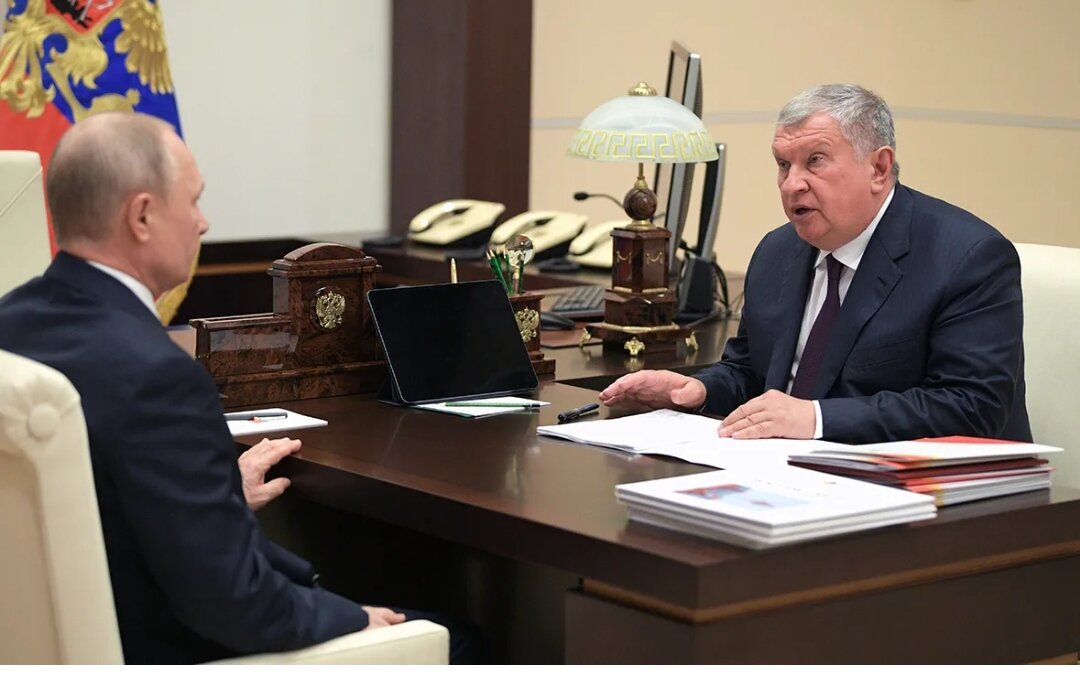 Владимр Путин и Игорь Сечин на очередной встрече по ТЭК. Фото из открытых источников. 