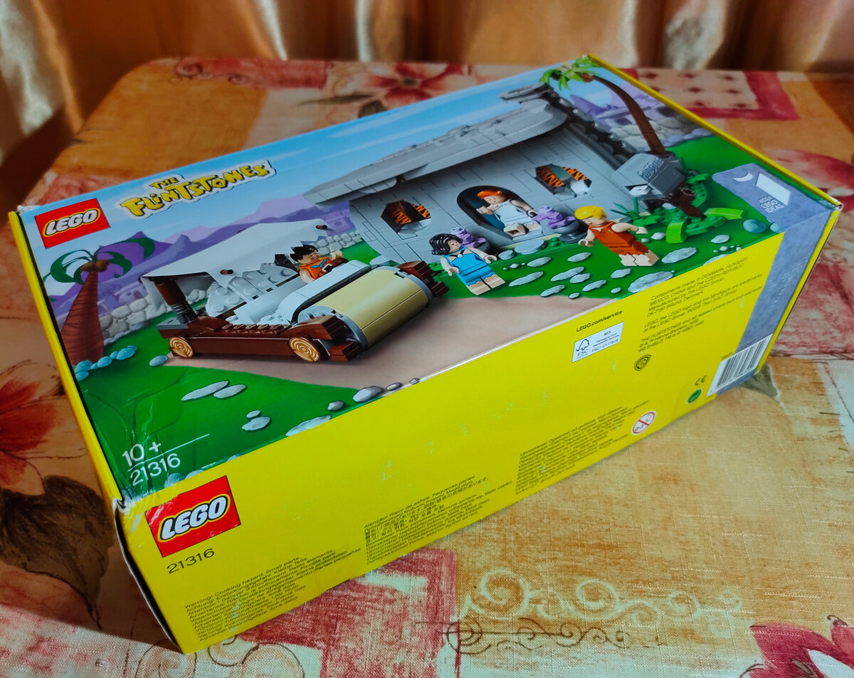 Набор LEGO Ideas 21316 The Flintstones в коробке. Фото автора (листать вправо).