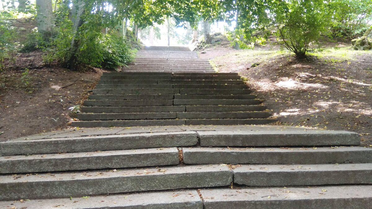 Ступеньки, ведущие к замку.