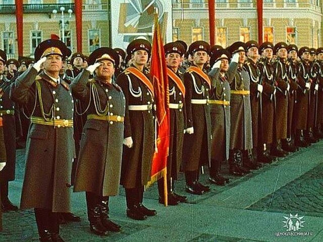 Парадный расчет ВПУ МВД СССР. Картинка взята из открытых источников интернета.