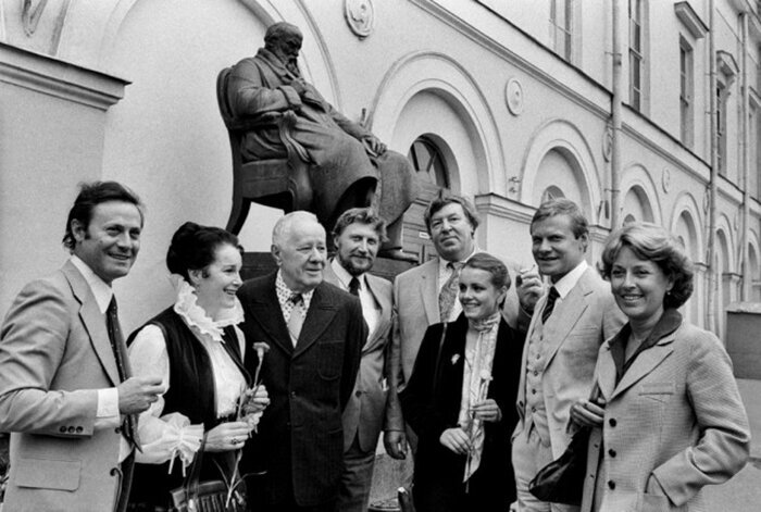 Филиппов с артистами Малого театра. Источник фото: https://kolybanov.livejournal.com