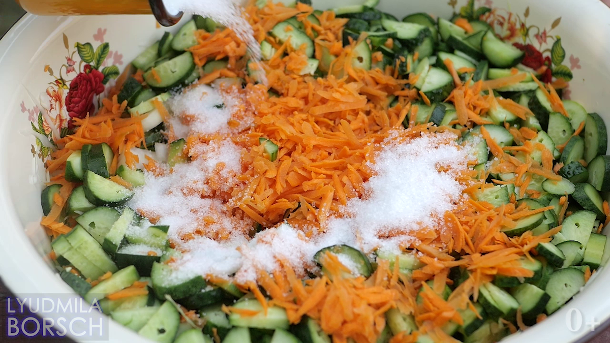 Рецепт салата из огурцов и моркови на зиму