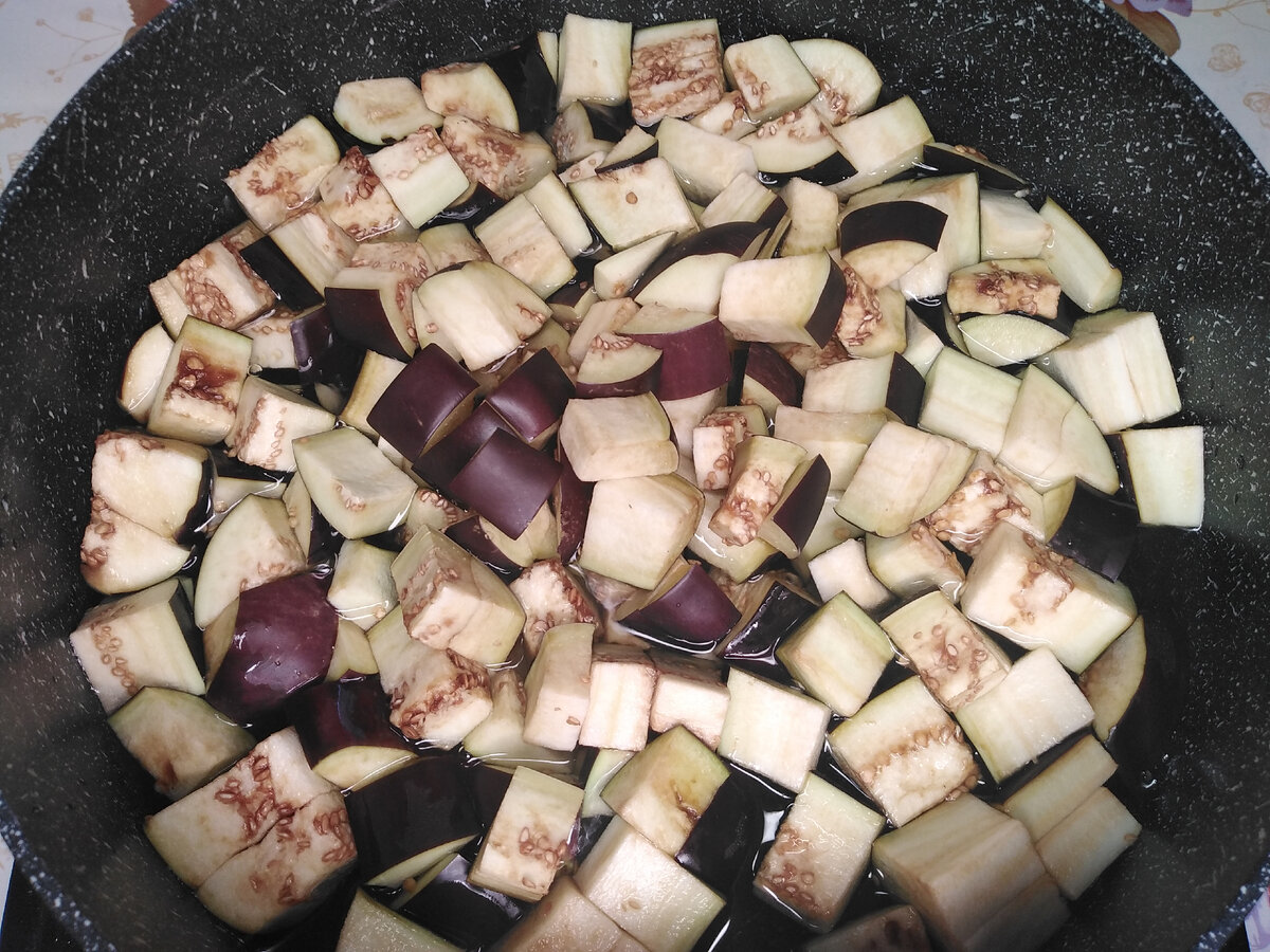 Салат из баклажанов с грибами под майонезом – бесподобный вкус